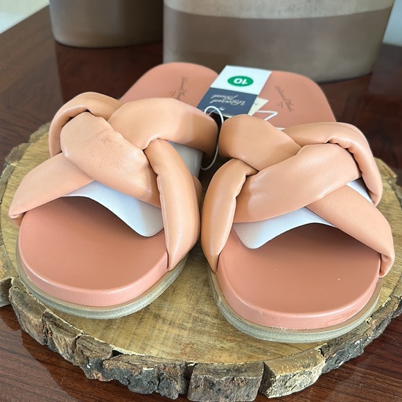 Universal Thread *NWT* Women’s Cosette Sandals in Coral - Picture 5 of 10